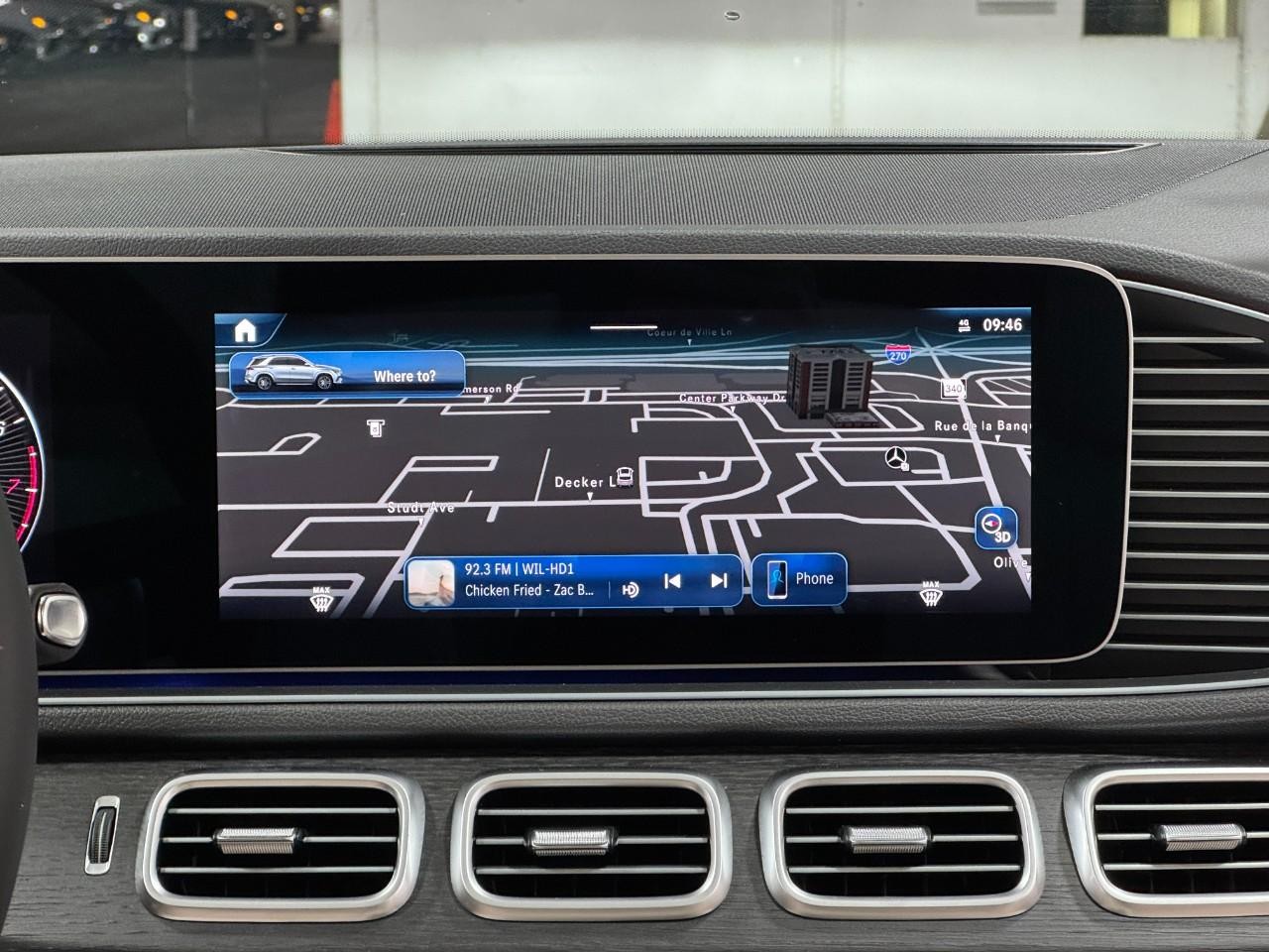 Mercedes-Benz GLE Vehicle Full-screen Gallery Image 14