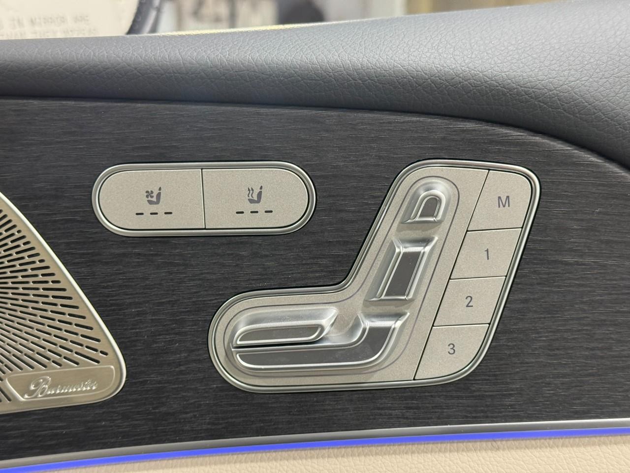 Mercedes-Benz GLE Vehicle Full-screen Gallery Image 21