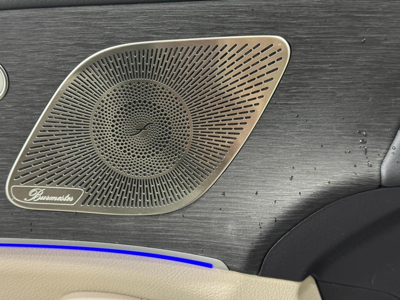 Mercedes-Benz GLE Vehicle Full-screen Gallery Image 23