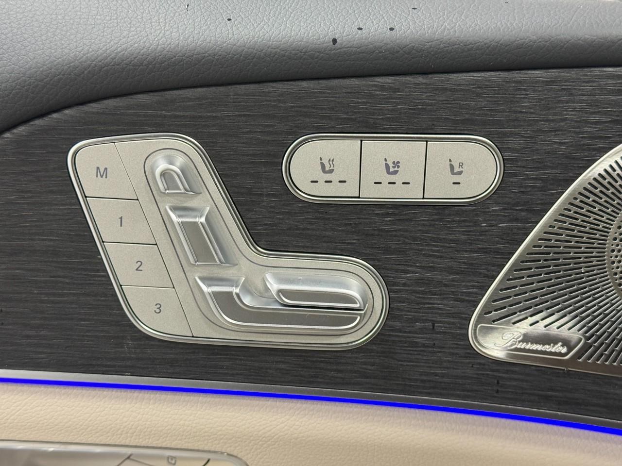 Mercedes-Benz GLE Vehicle Full-screen Gallery Image 24