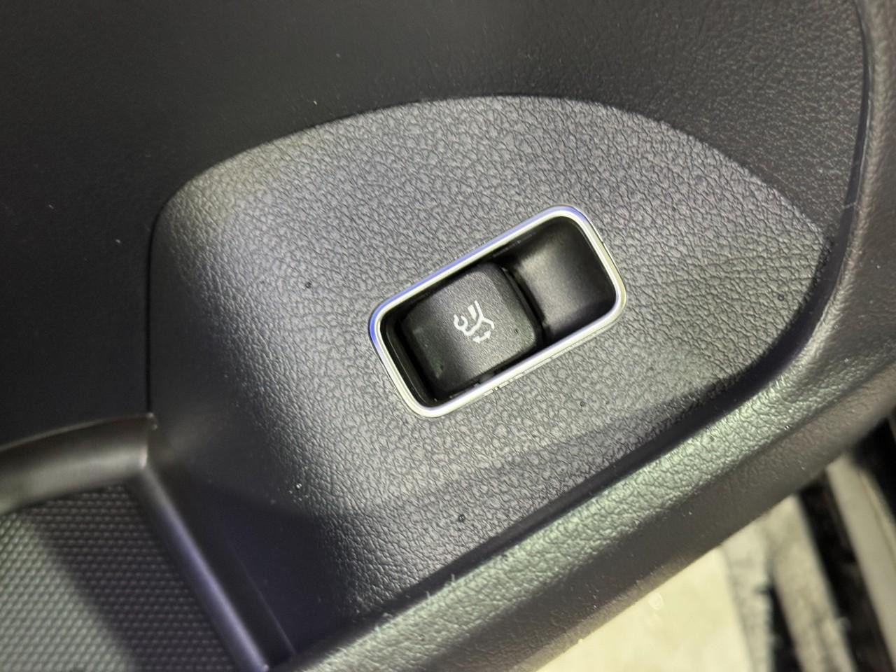 Mercedes-Benz GLE Vehicle Full-screen Gallery Image 27