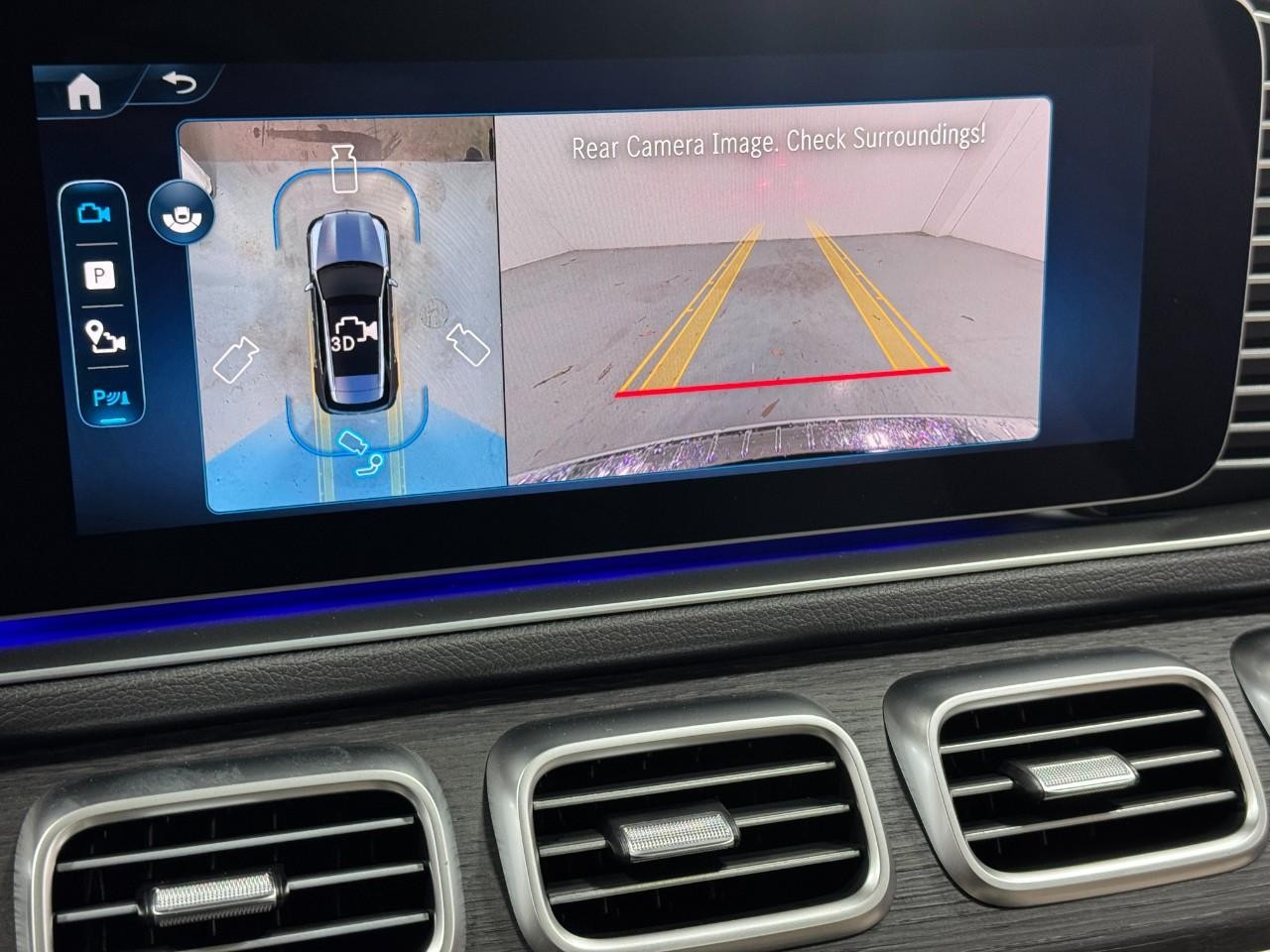 Mercedes-Benz GLE Vehicle Full-screen Gallery Image 36