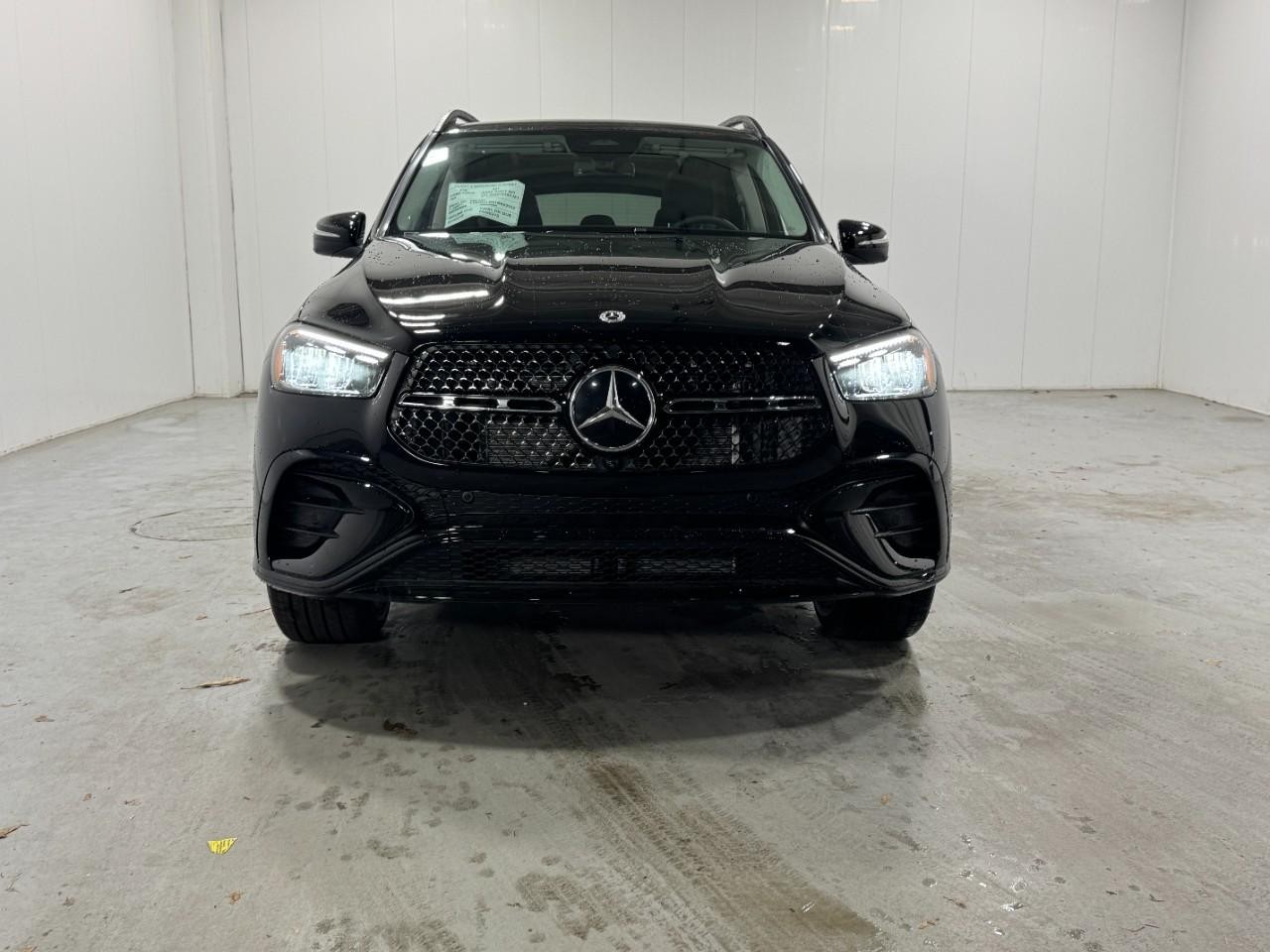 Mercedes-Benz GLE Vehicle Full-screen Gallery Image 7