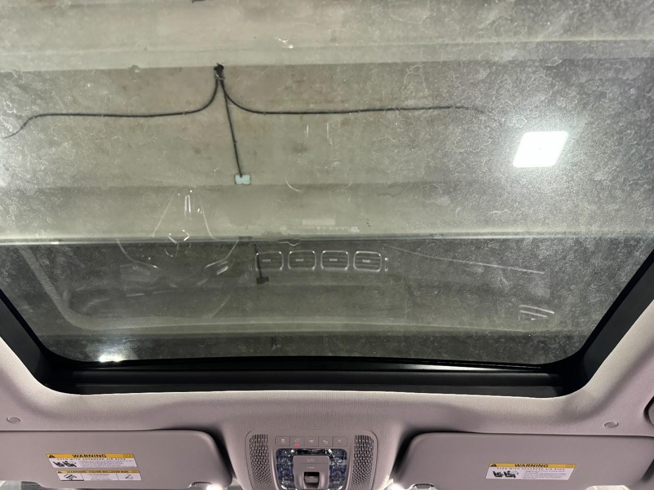 Mercedes-Benz GLE Vehicle Full-screen Gallery Image 11