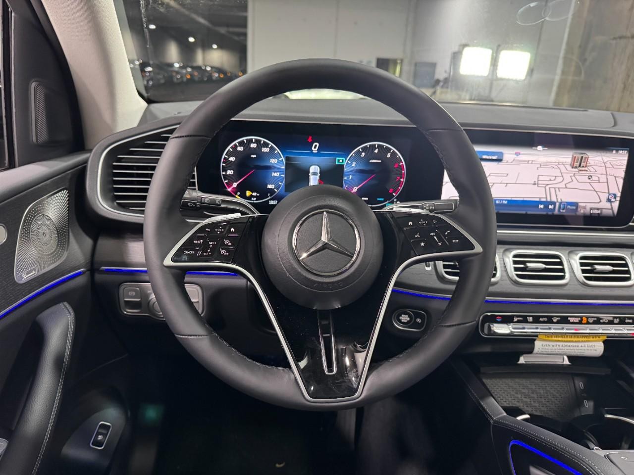 Mercedes-Benz GLE Vehicle Full-screen Gallery Image 13