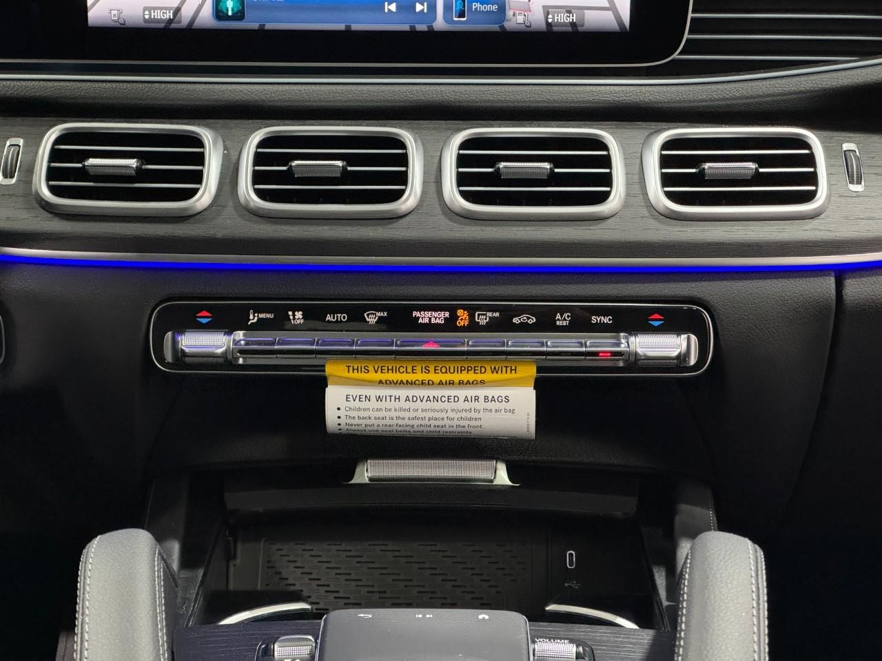 Mercedes-Benz GLE Vehicle Full-screen Gallery Image 15