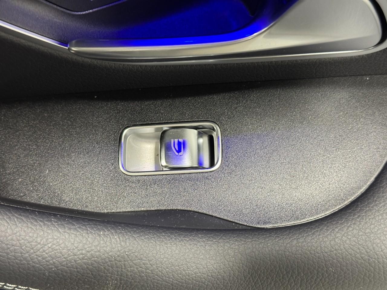 Mercedes-Benz GLE Vehicle Full-screen Gallery Image 23