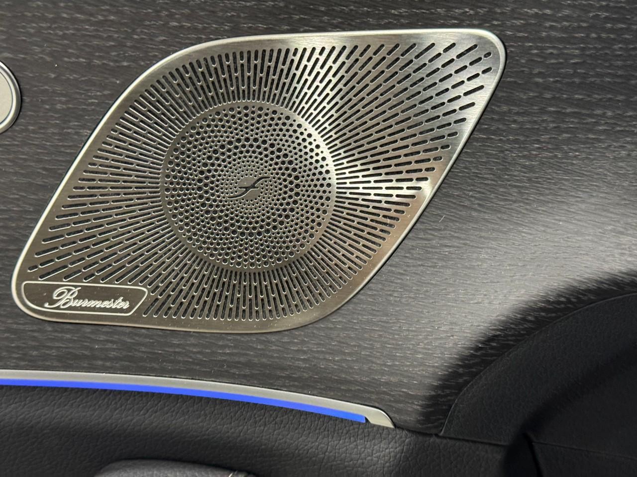 Mercedes-Benz GLE Vehicle Full-screen Gallery Image 24