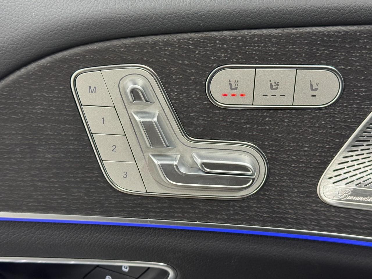 Mercedes-Benz GLE Vehicle Full-screen Gallery Image 25