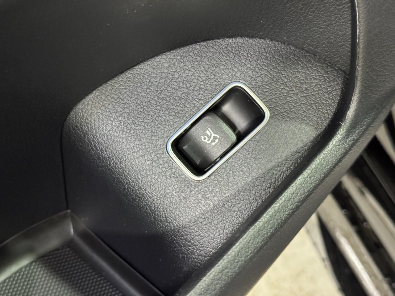 Mercedes-Benz GLE Vehicle Full-screen Gallery Image 28