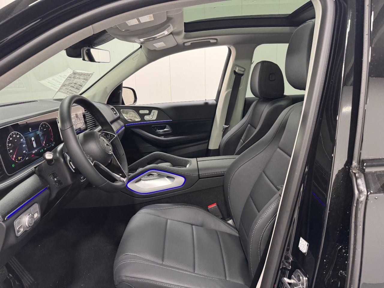 Mercedes-Benz GLE Vehicle Full-screen Gallery Image 29