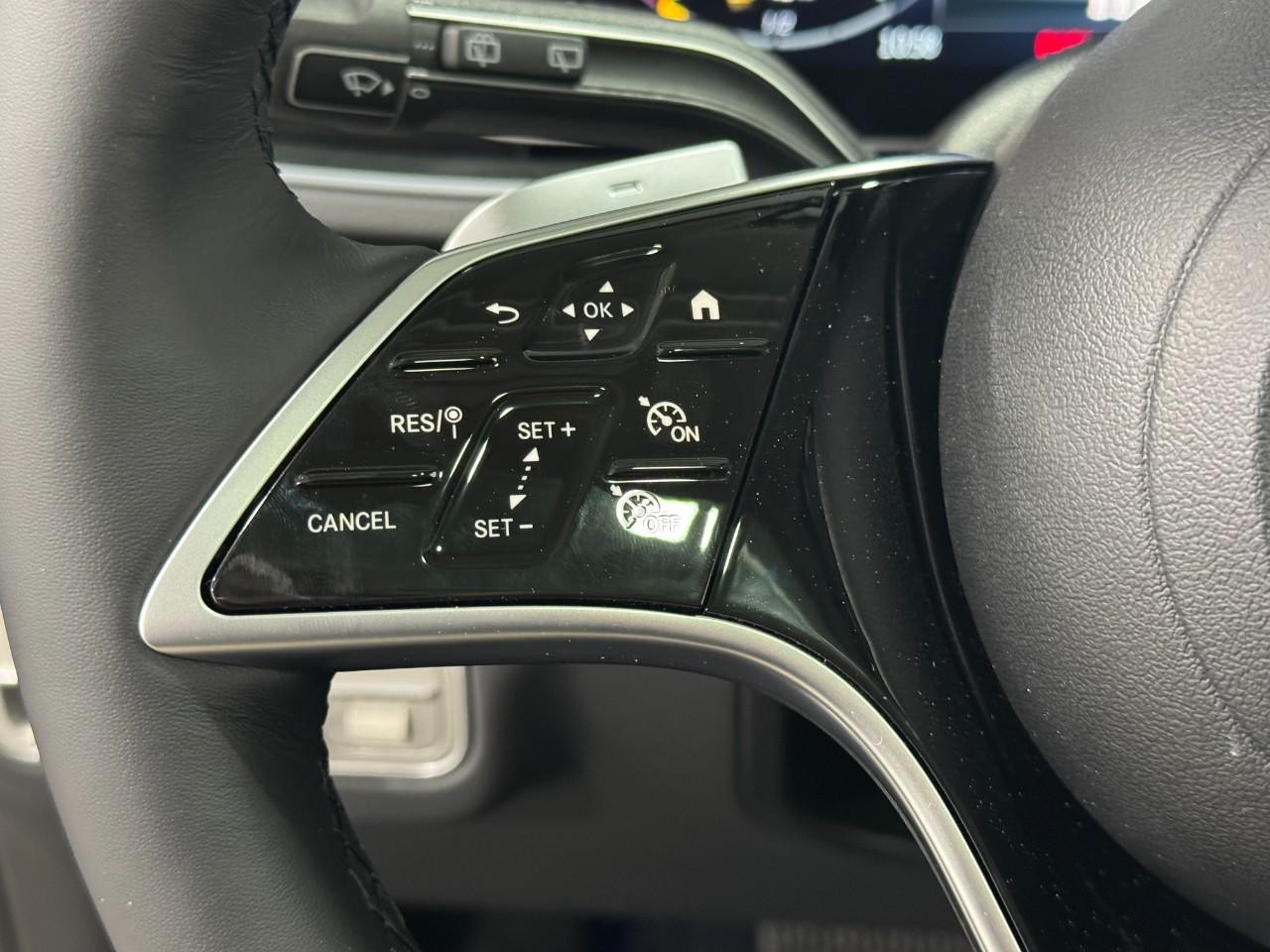 Mercedes-Benz GLE Vehicle Full-screen Gallery Image 33