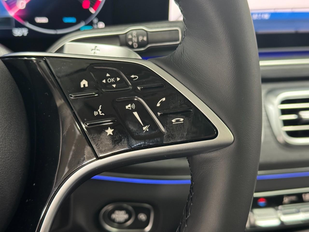 Mercedes-Benz GLE Vehicle Full-screen Gallery Image 34