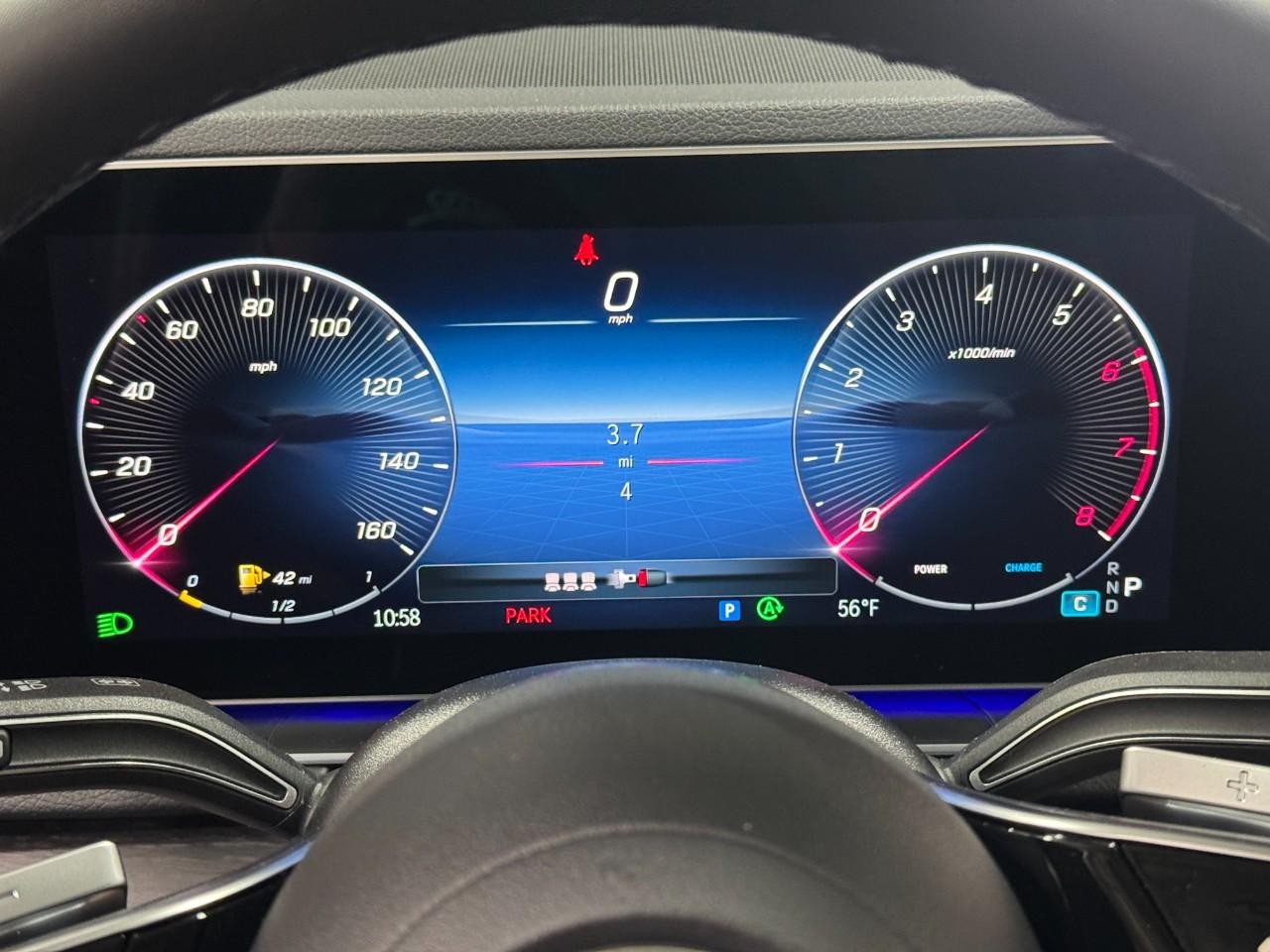 Mercedes-Benz GLE Vehicle Full-screen Gallery Image 35