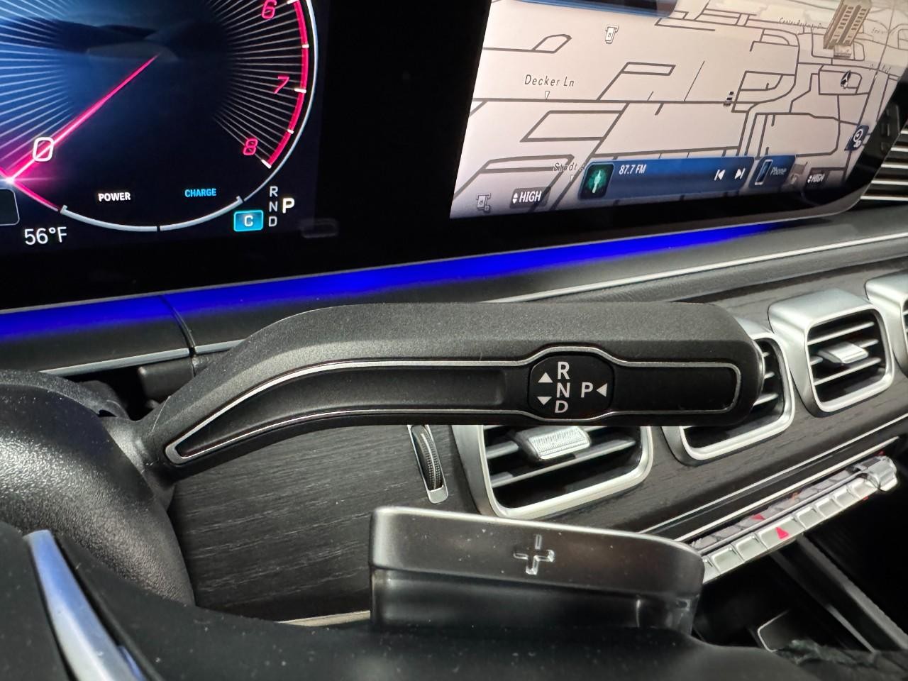 Mercedes-Benz GLE Vehicle Full-screen Gallery Image 36