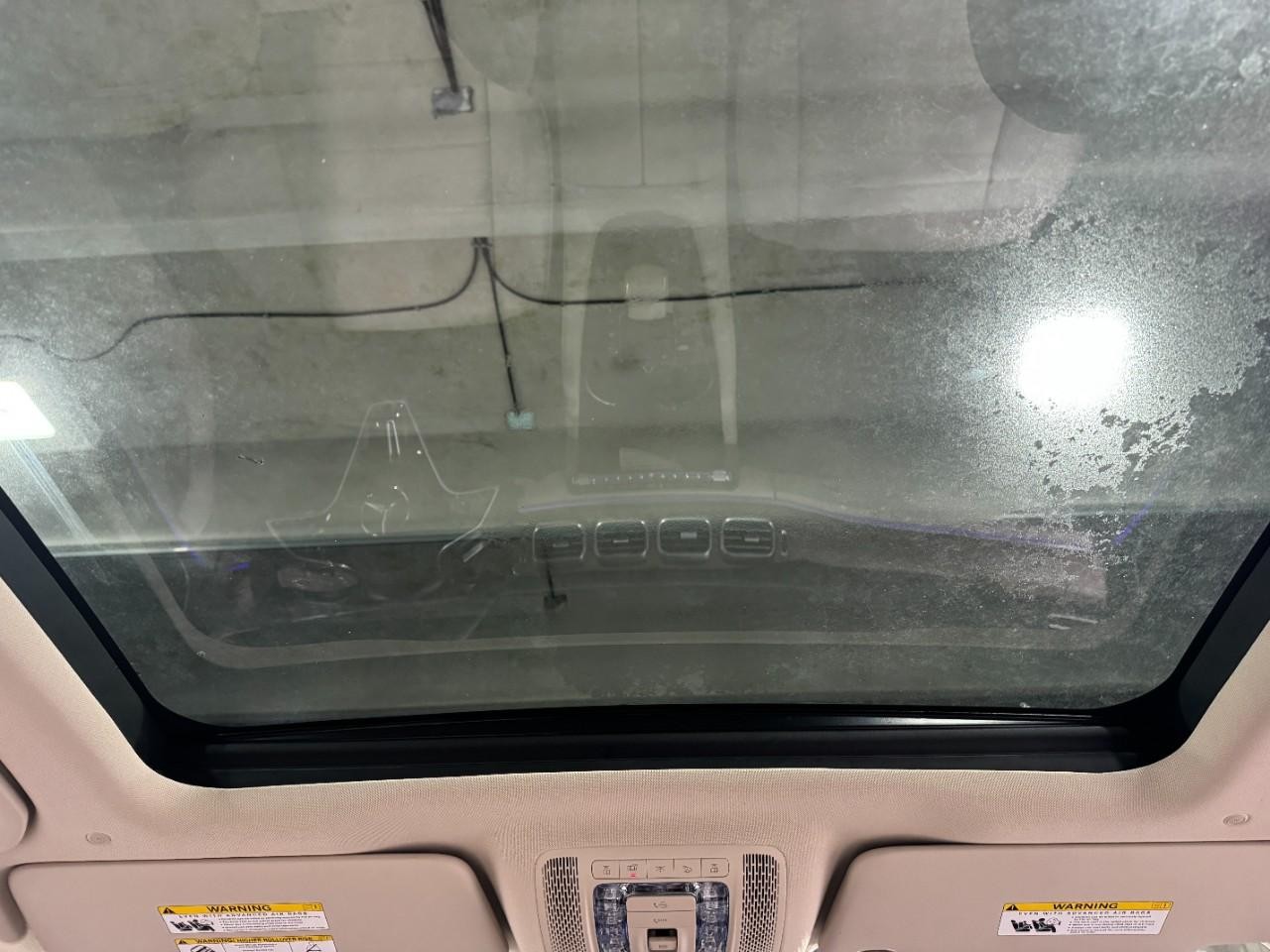 Mercedes-Benz GLE Vehicle Full-screen Gallery Image 11