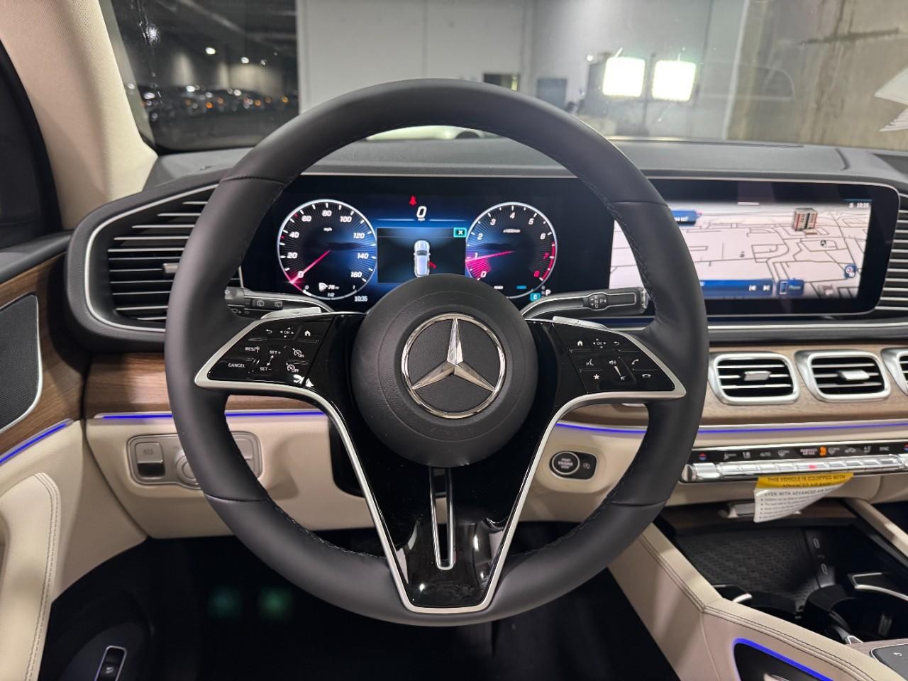 Mercedes-Benz GLE Vehicle Full-screen Gallery Image 13