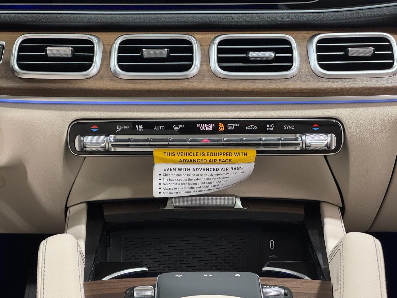 Mercedes-Benz GLE Vehicle Full-screen Gallery Image 15