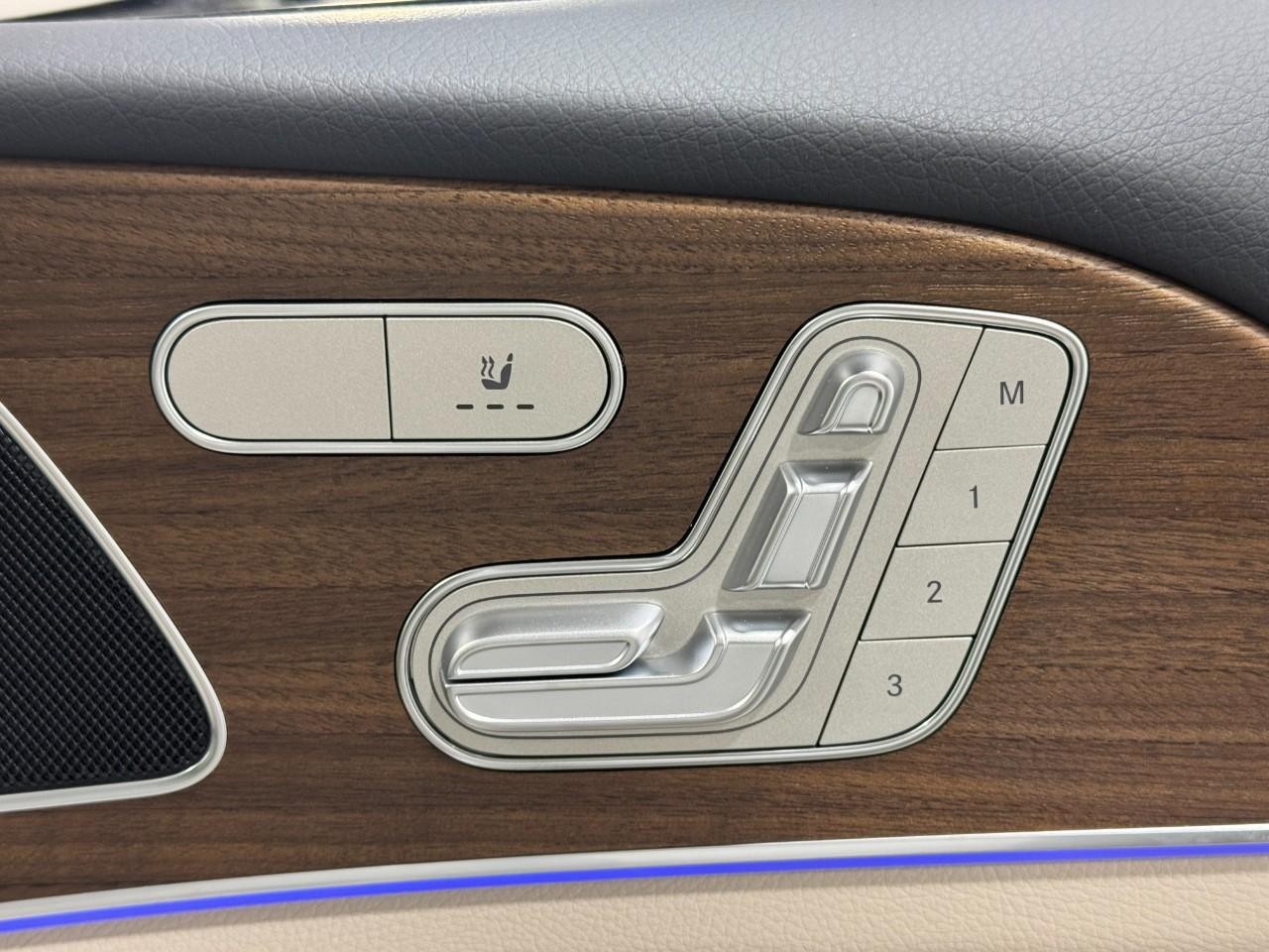 Mercedes-Benz GLE Vehicle Full-screen Gallery Image 21