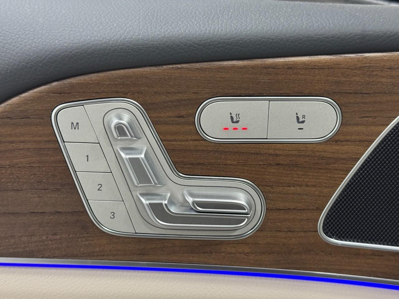 Mercedes-Benz GLE Vehicle Full-screen Gallery Image 24