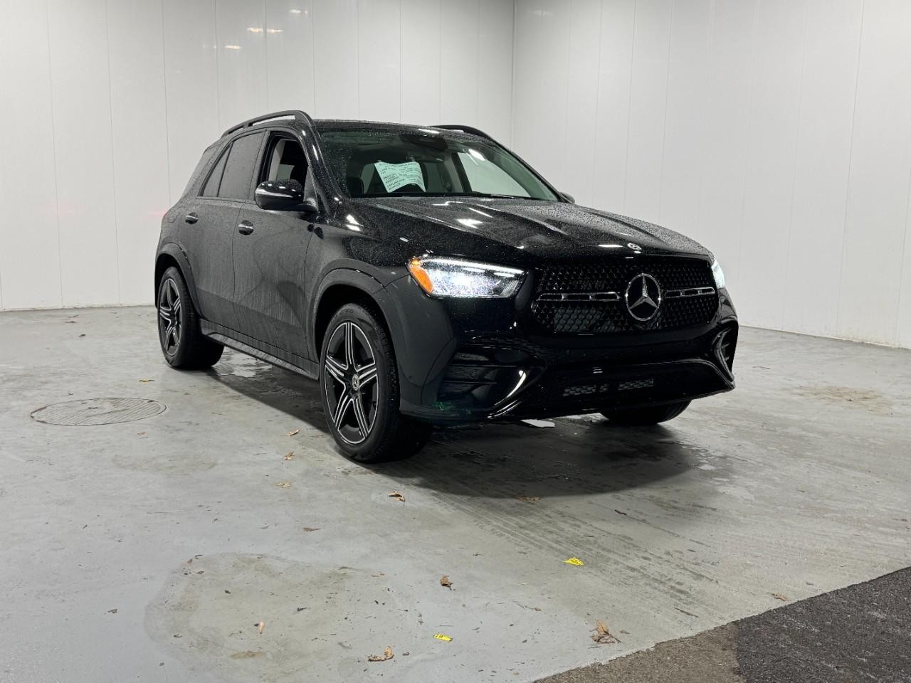 Mercedes-Benz GLE Vehicle Full-screen Gallery Image 6