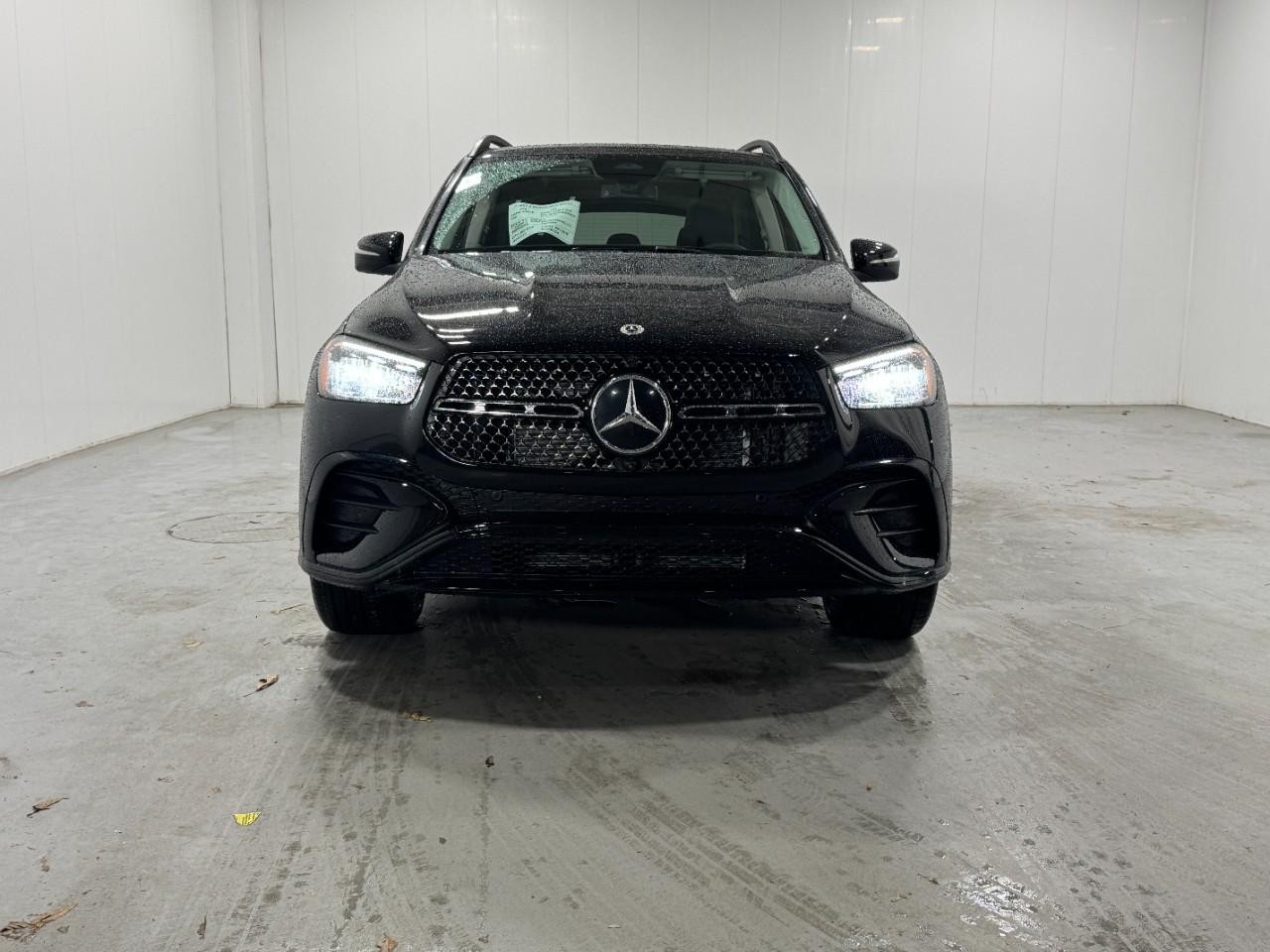 Mercedes-Benz GLE Vehicle Full-screen Gallery Image 7