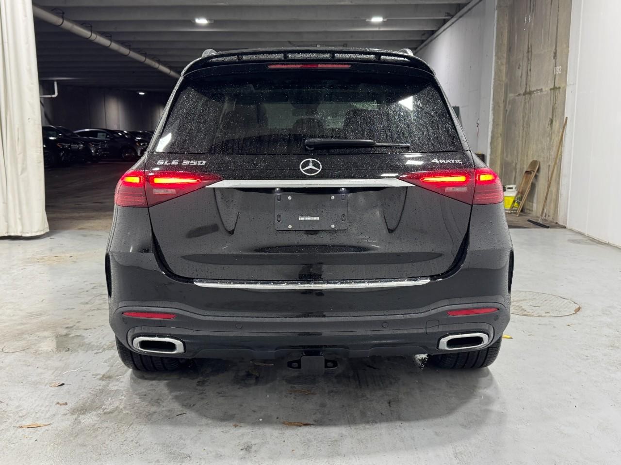 Mercedes-Benz GLE Vehicle Full-screen Gallery Image 9