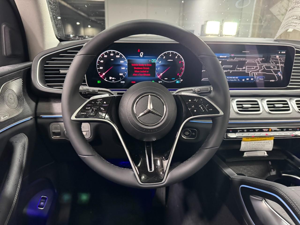 Mercedes-Benz GLE Vehicle Full-screen Gallery Image 13