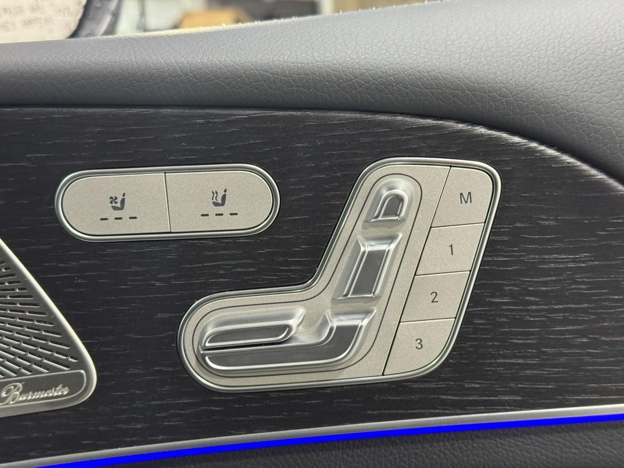 Mercedes-Benz GLE Vehicle Full-screen Gallery Image 21