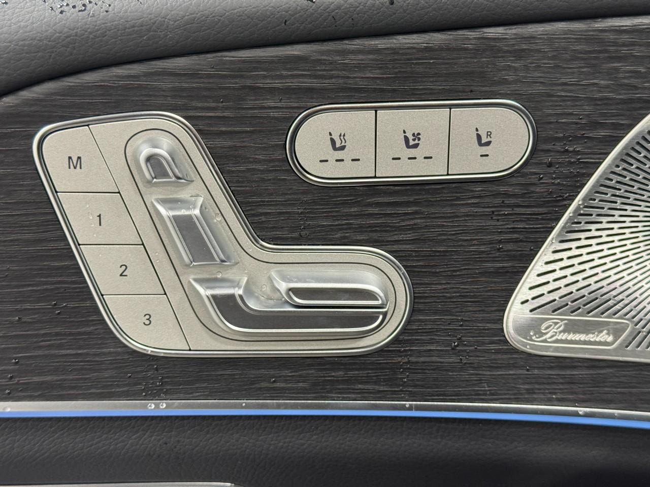 Mercedes-Benz GLE Vehicle Full-screen Gallery Image 25