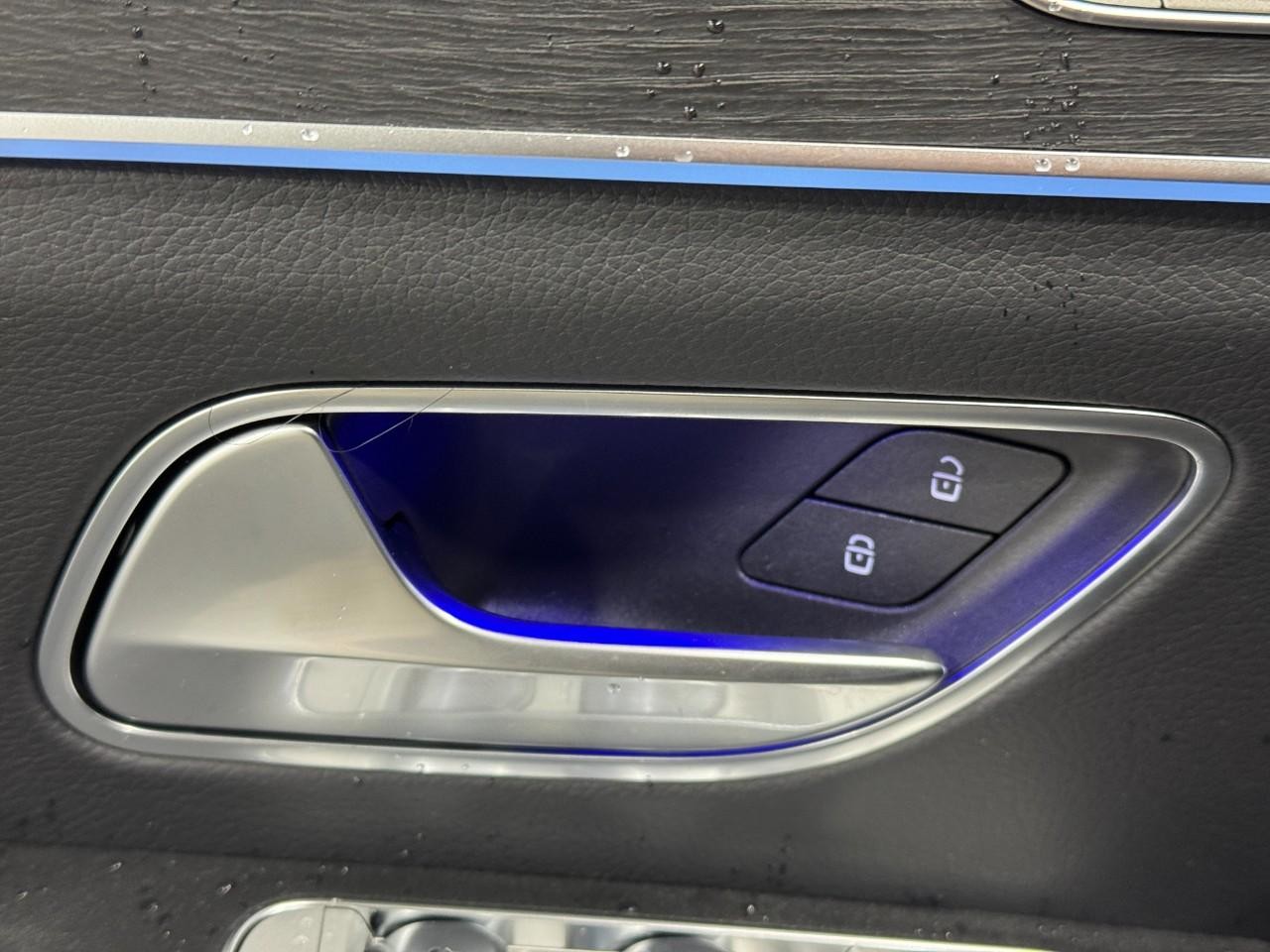 Mercedes-Benz GLE Vehicle Full-screen Gallery Image 26