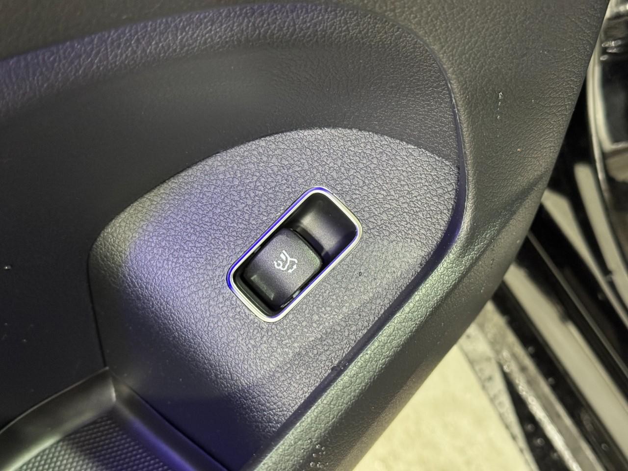 Mercedes-Benz GLE Vehicle Full-screen Gallery Image 28