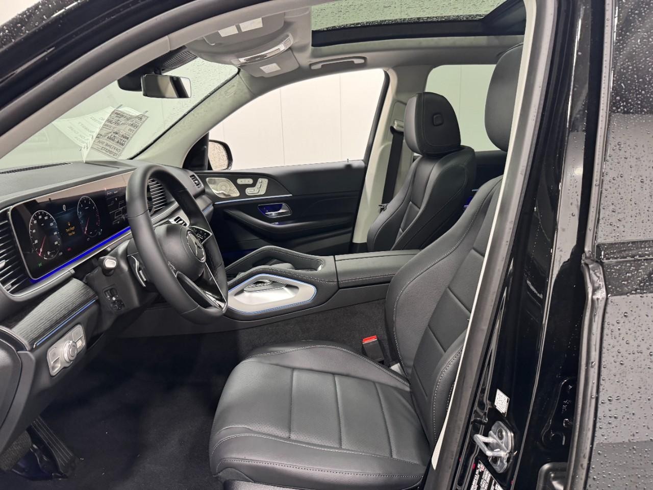 Mercedes-Benz GLE Vehicle Full-screen Gallery Image 29