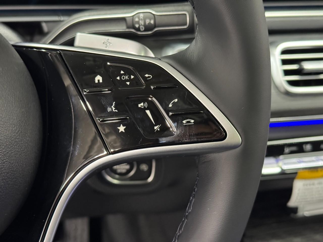 Mercedes-Benz GLE Vehicle Full-screen Gallery Image 33