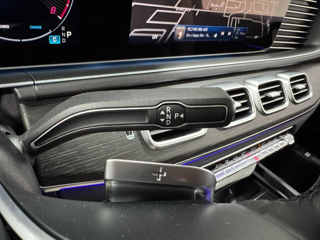 Mercedes-Benz GLE Vehicle Full-screen Gallery Image 35