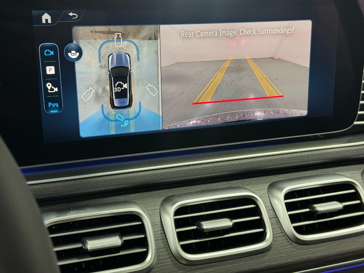 Mercedes-Benz GLE Vehicle Full-screen Gallery Image 36