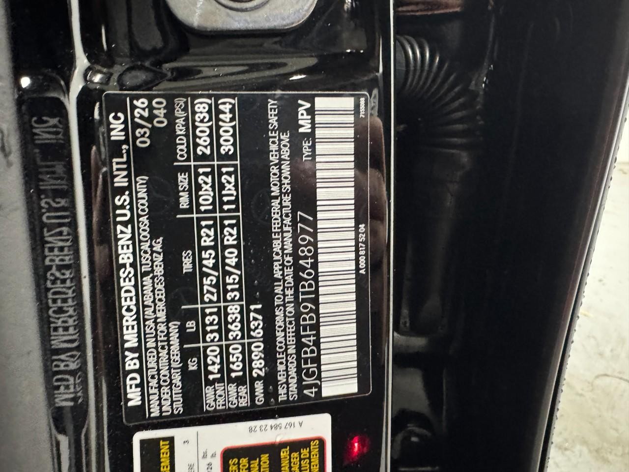 Mercedes-Benz GLE Vehicle Full-screen Gallery Image 37