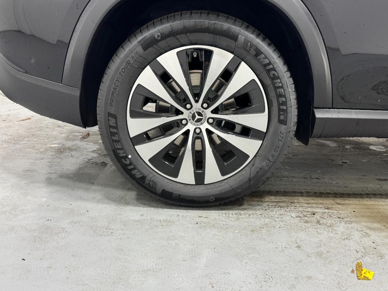 Mercedes-Benz GLE Vehicle Full-screen Gallery Image 5