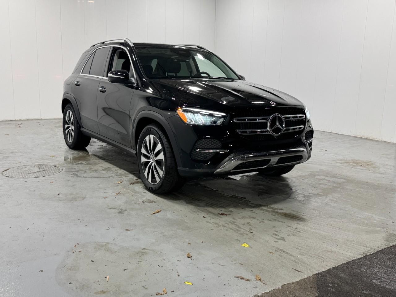 Mercedes-Benz GLE Vehicle Full-screen Gallery Image 6