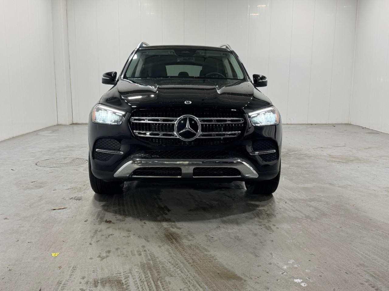 Mercedes-Benz GLE Vehicle Full-screen Gallery Image 7