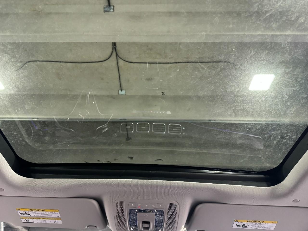 Mercedes-Benz GLE Vehicle Full-screen Gallery Image 11