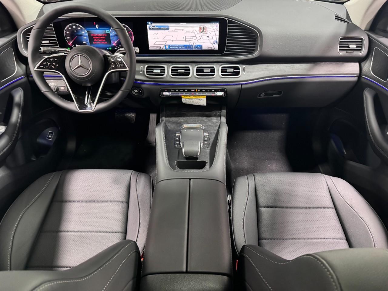 Mercedes-Benz GLE Vehicle Full-screen Gallery Image 12