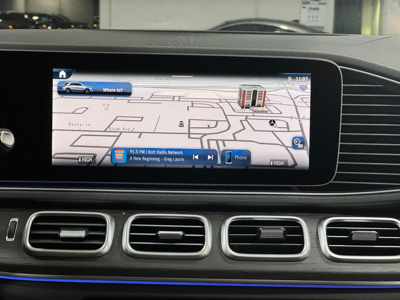 Mercedes-Benz GLE Vehicle Full-screen Gallery Image 14