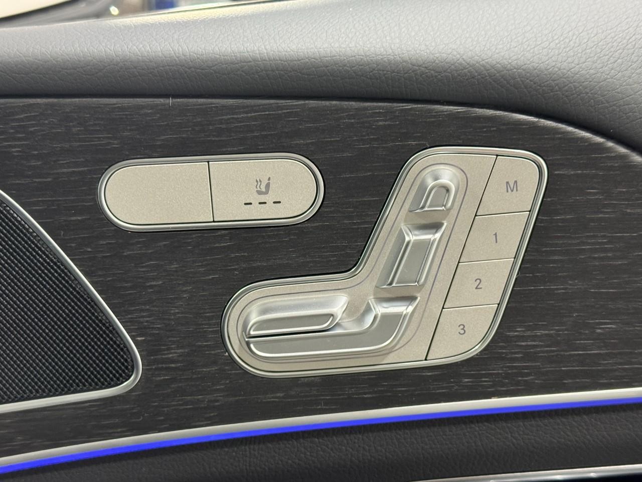 Mercedes-Benz GLE Vehicle Full-screen Gallery Image 21