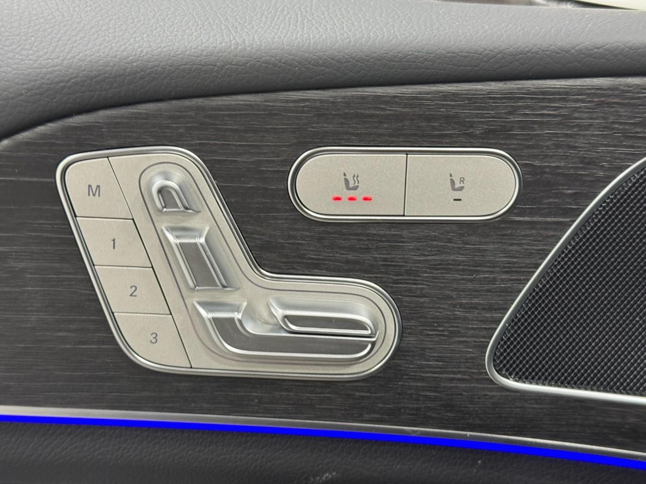 Mercedes-Benz GLE Vehicle Full-screen Gallery Image 24