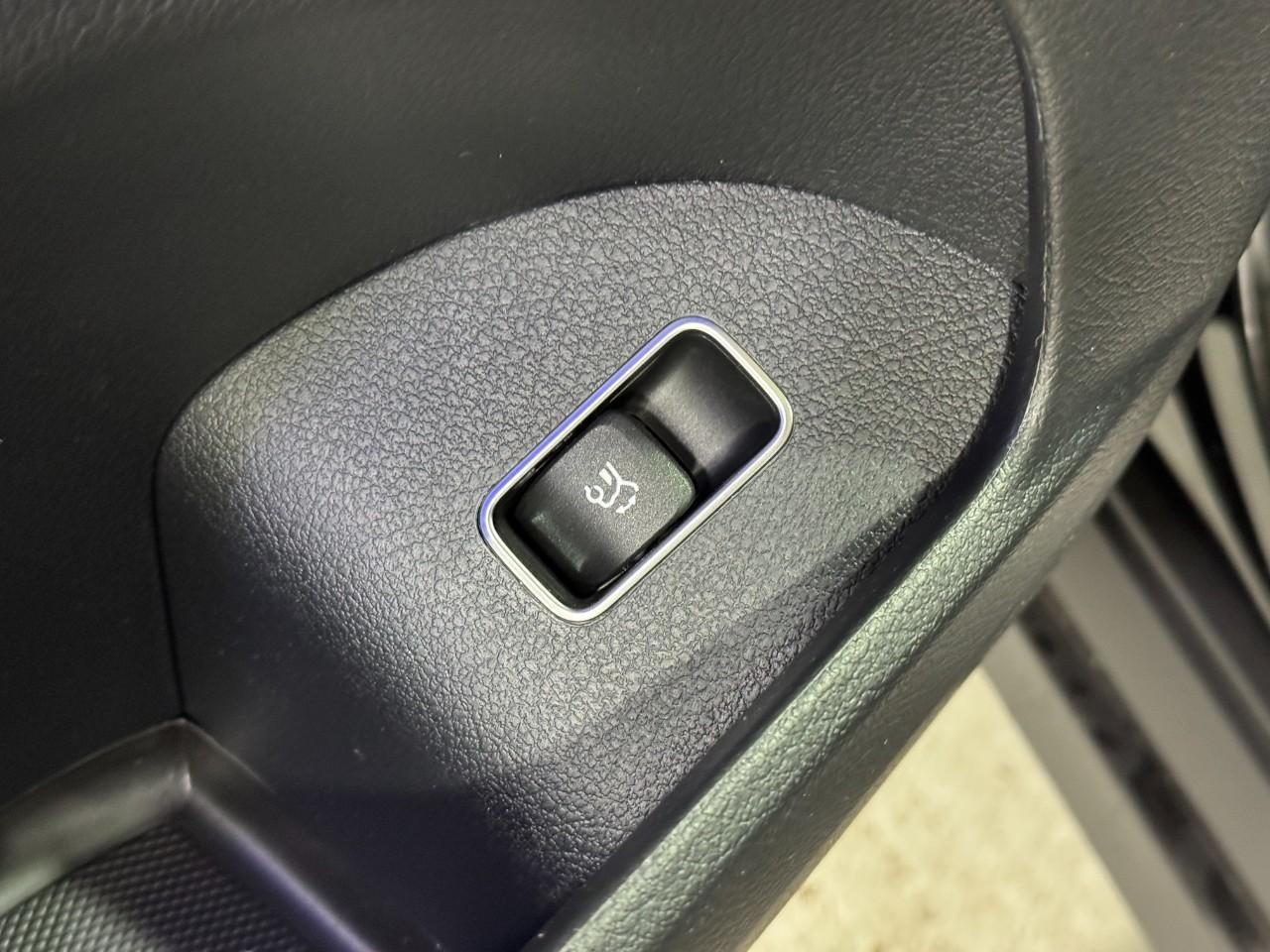 Mercedes-Benz GLE Vehicle Full-screen Gallery Image 28