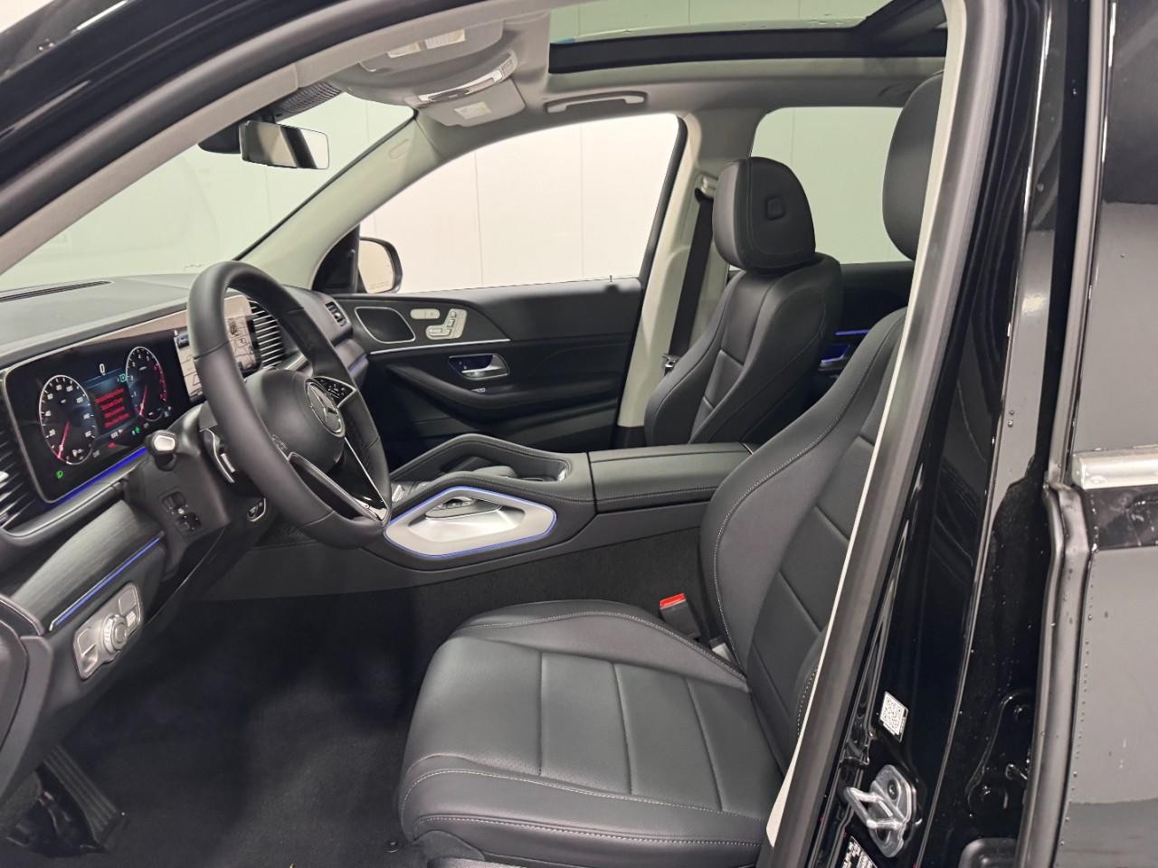 Mercedes-Benz GLE Vehicle Full-screen Gallery Image 29