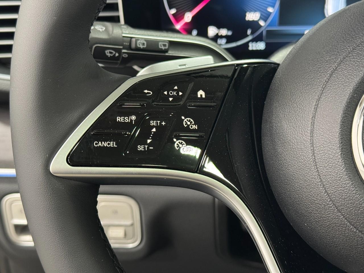 Mercedes-Benz GLE Vehicle Full-screen Gallery Image 33