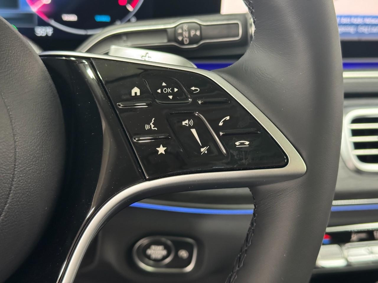 Mercedes-Benz GLE Vehicle Full-screen Gallery Image 34