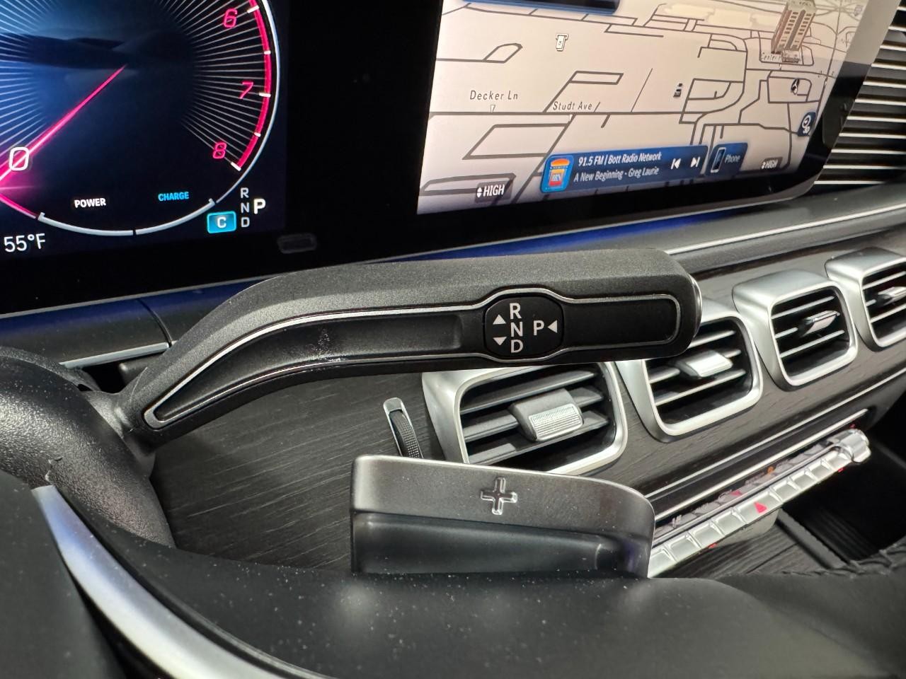 Mercedes-Benz GLE Vehicle Full-screen Gallery Image 36